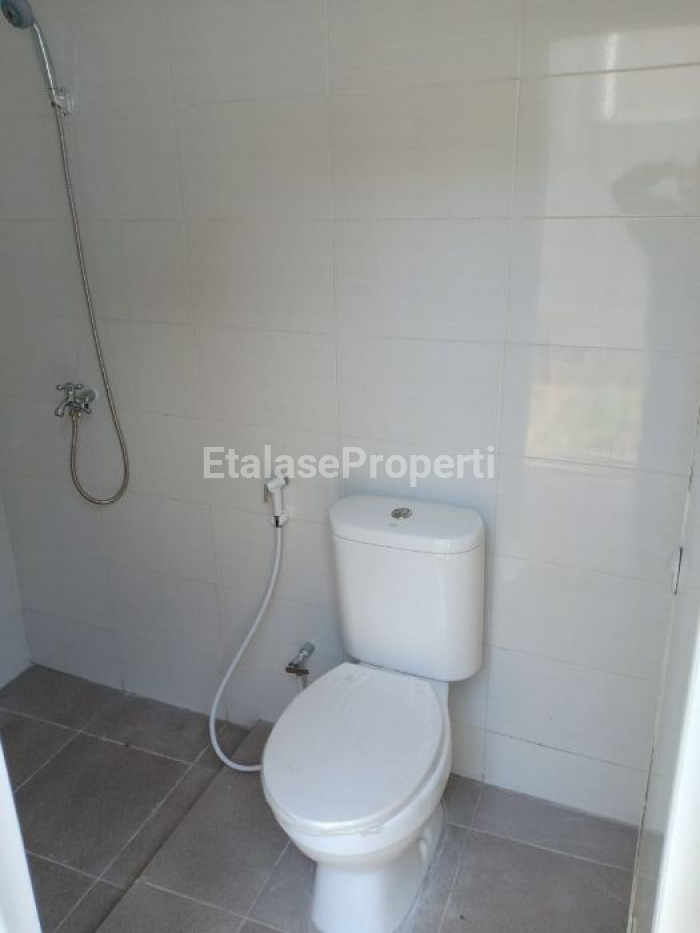 Foto properti Dijual Rumah Baru Gress Siap Huni Lokasi Wonorejo Indah Timur 5