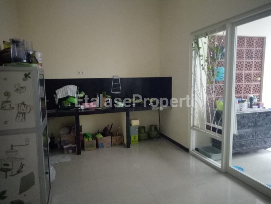 Foto properti Dijual Rumah Siap Huni Kondisi Sangat Terawat  Tenggilis  Utara 7