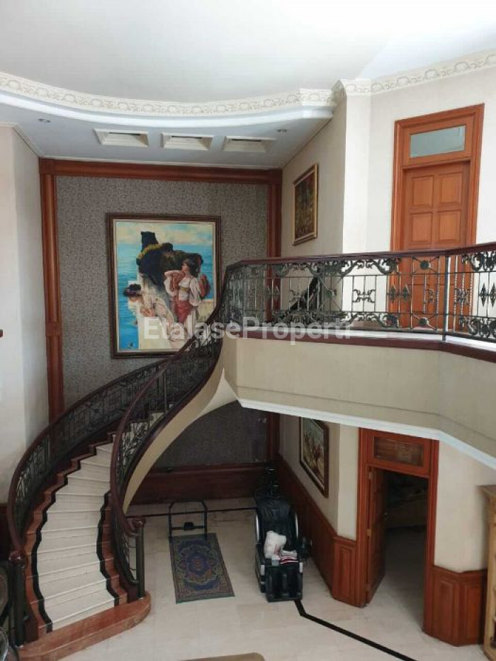 Foto properti Dijual Rumah Mewah Elit Bukit Darmo Golf Surabaya 4