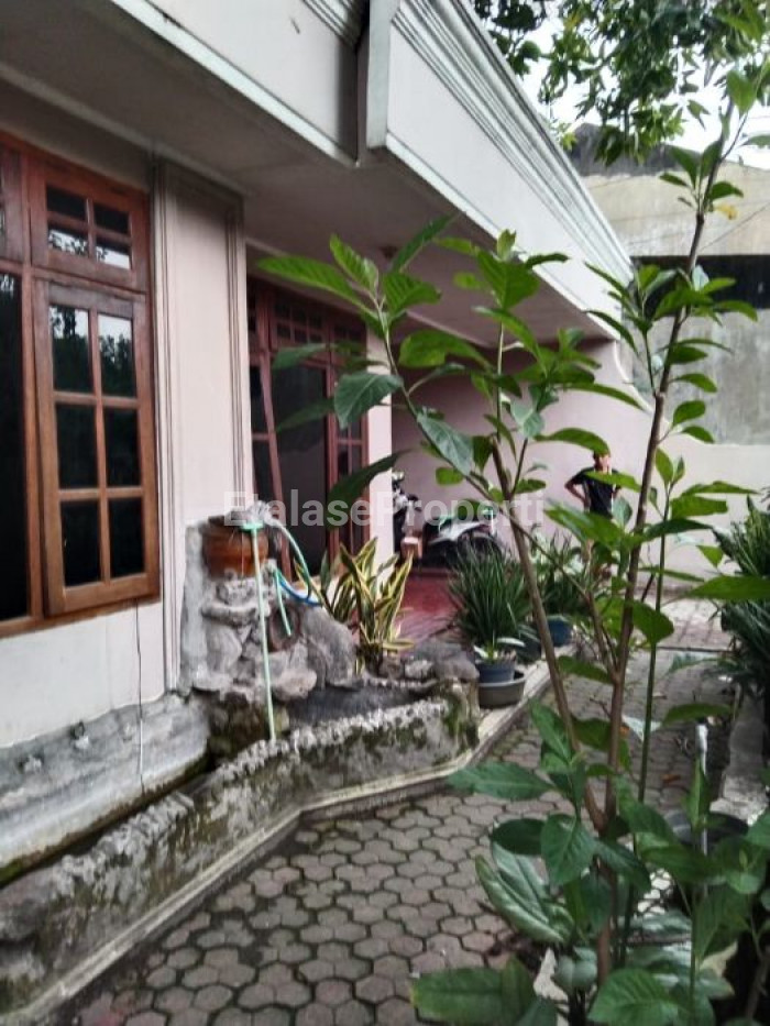 Foto properti Dijual Rumah Layak Huni Lokasi Pagesangan Dekat Masjid Agung 2