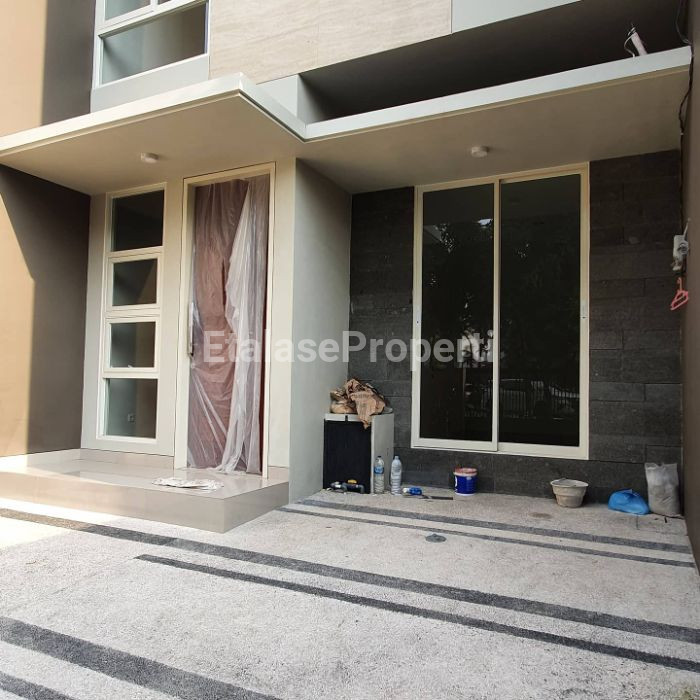 Foto properti Dijual Rumah Minimalis Milenial Siap Huni Termurah Di Mulyosari Utara Depan Taman 2