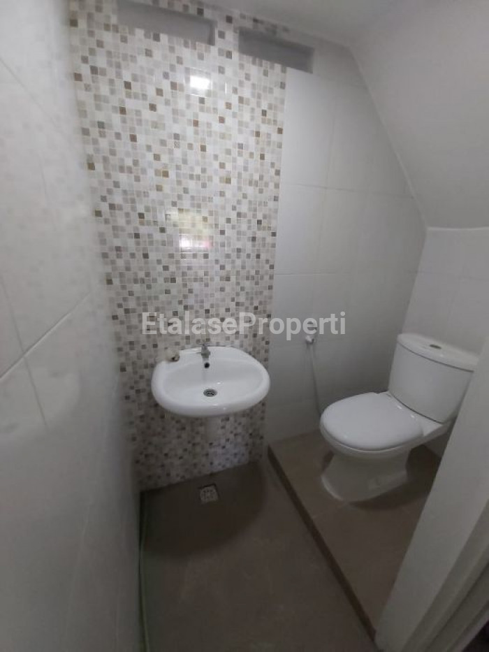 Foto properti Dijual Ruko Sukomulyo Sekarsore Roomo Manyar Gresik Dkt Jl Kalimantan 8