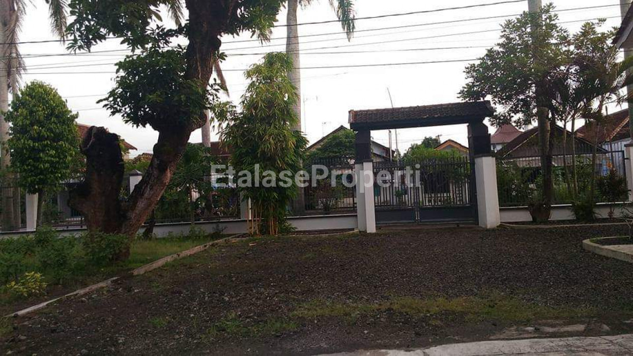 Foto properti Jual Cepat Rumah+ Tanah Lokasi Jln Raya Genteng Rogojampi 2