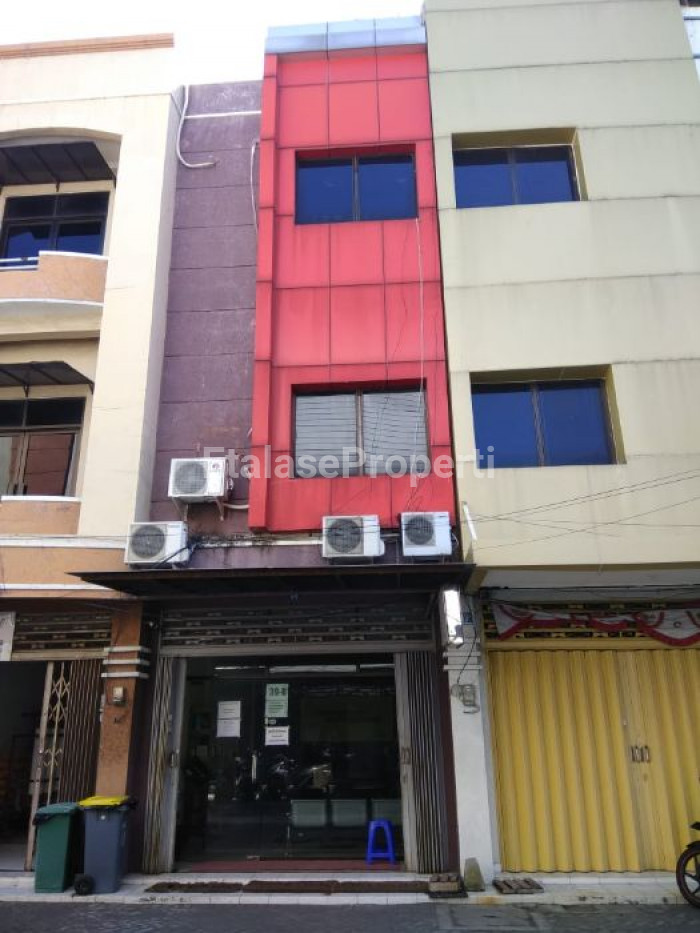 Foto properti Ruko Fully Furnish 3 Lantai Tengah Kota Dijual 2