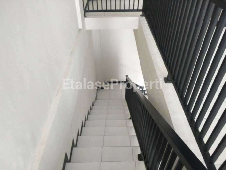 Foto properti Dijual Ruko Manyar Jaya, Surabaya Timur 1