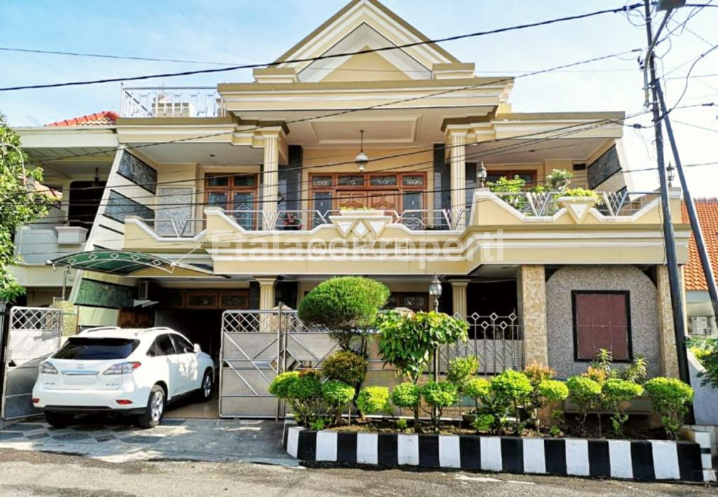 Foto properti Mewah Classic! Dijual Rumah Darmo Baru Timur 1