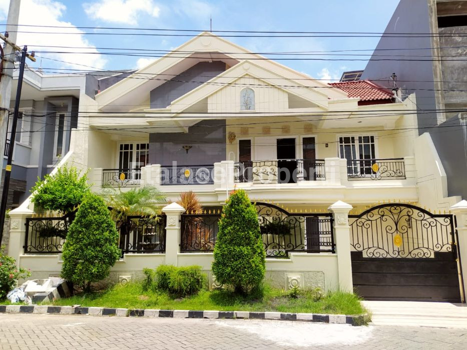 Foto properti Turun Harga MEWAH CLASSIC BOULEVARD! Dijual Rumah Sutorejo Timur 1