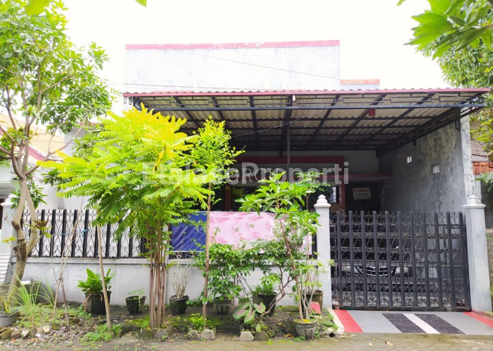 Foto properti DEKAT SEKOLAH! Dijual Rumah Kebraon Widya Karangpilang Cocok Untuk Bisnis Alat Tulis 1