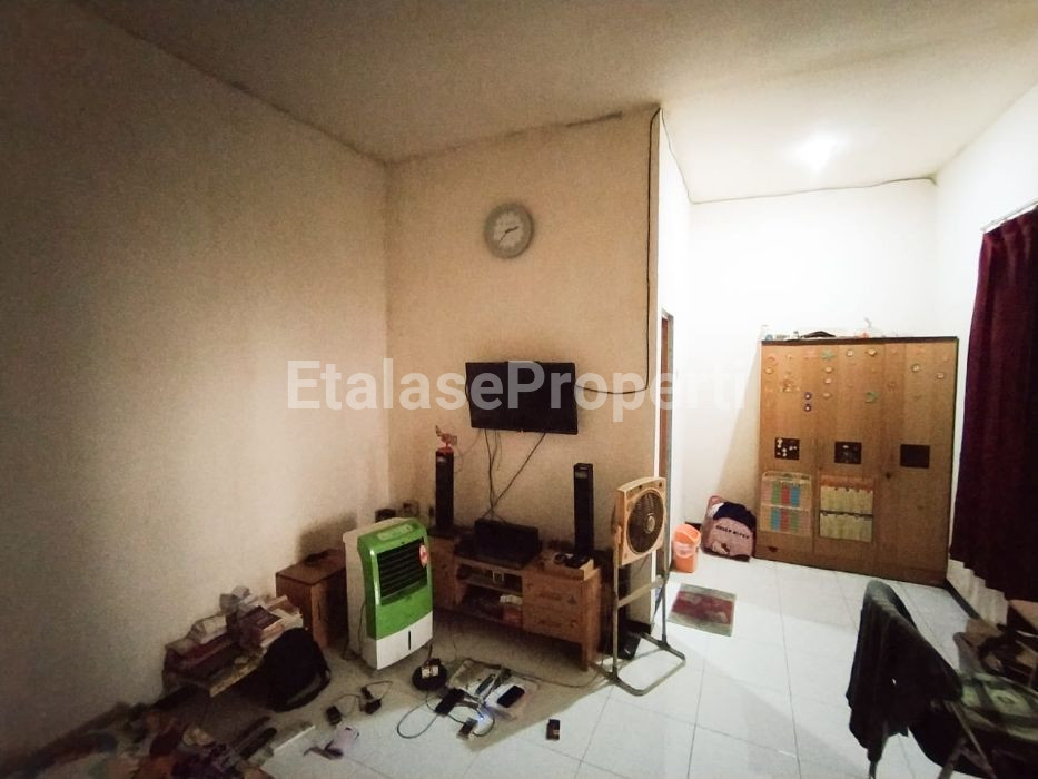 Foto properti DEKAT SEKOLAH! Dijual Rumah Kebraon Widya Karangpilang Cocok Untuk Bisnis Alat Tulis 9