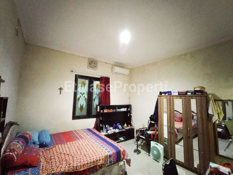 Foto properti DEKAT SEKOLAH! Dijual Rumah Kebraon Widya Karangpilang Cocok Untuk Bisnis Alat Tulis 2