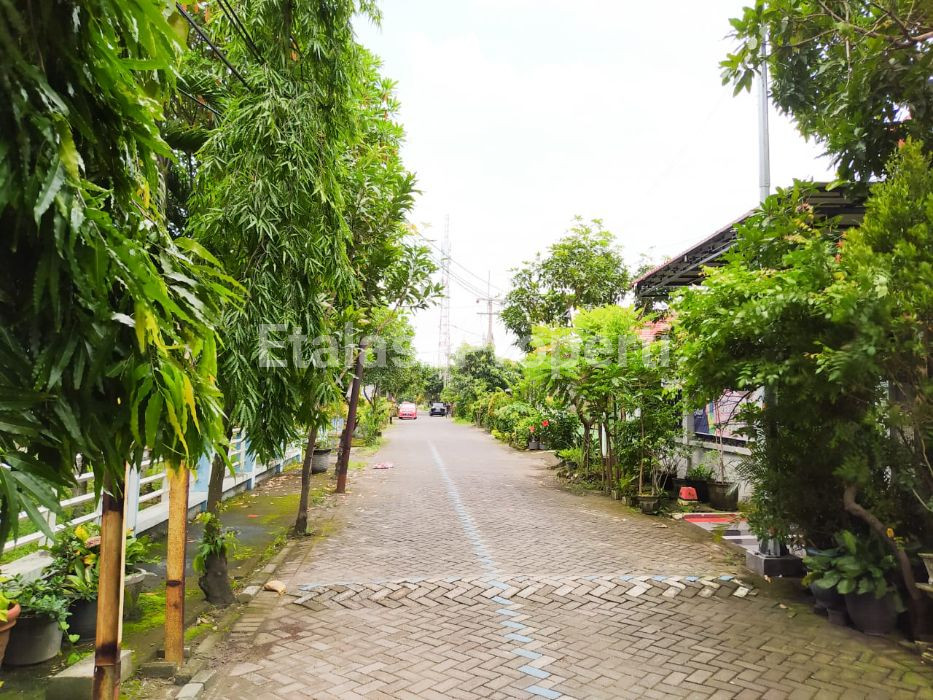 Foto properti DEKAT SEKOLAH! Dijual Rumah Kebraon Widya Karangpilang Cocok Untuk Bisnis Alat Tulis 3