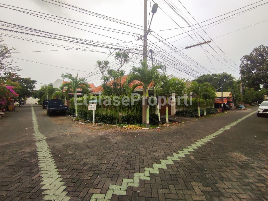 Foto properti PUSAT KOTA, STRATEGIS! Rumah Di Manyar Dekat Pucang Ngagel Nginden Siap Huni Furnish 2