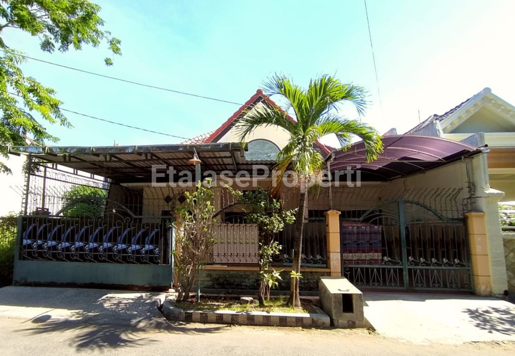 Foto properti HITUNG TANAH! Dijual Rumah 2 Carport Luas Babatan Mukti 1