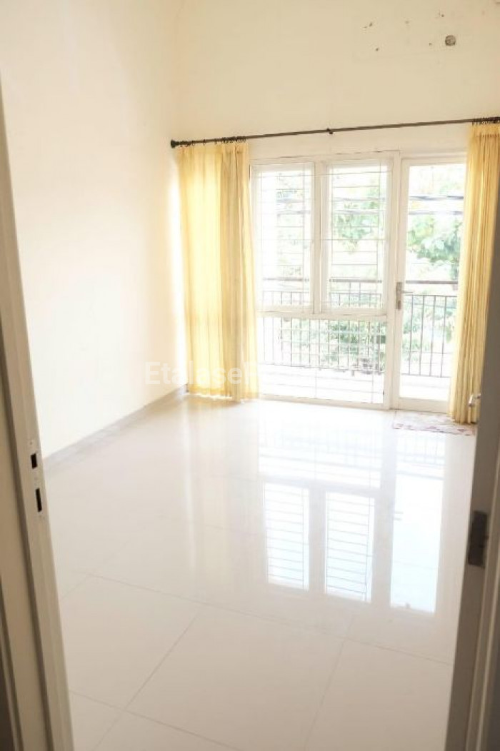 Foto properti VIEW TAMAN! Dijual Rumah Kutisari Indah 4