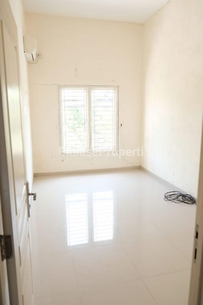 Foto properti VIEW TAMAN! Dijual Rumah Kutisari Indah 5