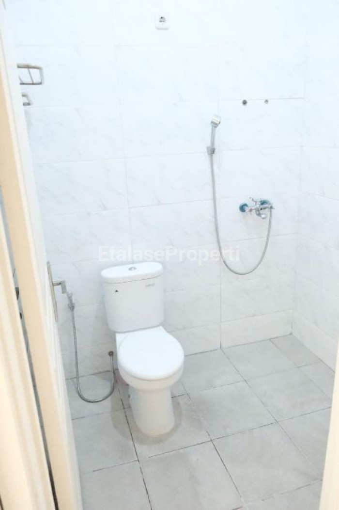 Foto properti VIEW TAMAN! Dijual Rumah Kutisari Indah 6