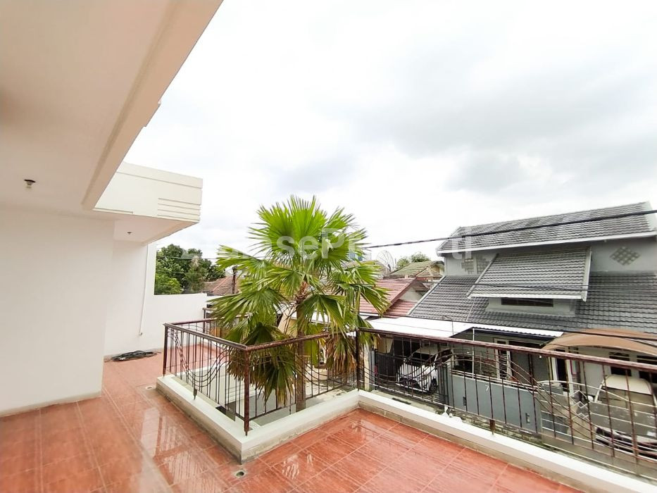 Foto properti COCOK KOST! Dijual Rumah Luas Ada Balkon Atas Baruk Utara 8