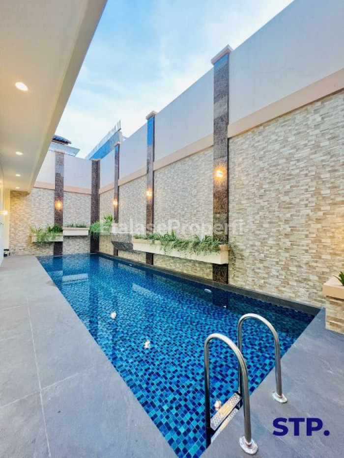 Foto properti TURUN HARGA - Rumah Mewah Kertajaya Indah Timur Blok Favorit + PRIVATE POOL 4