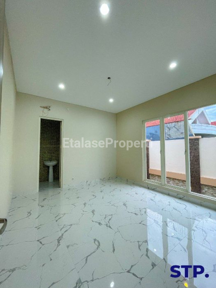 Foto properti TURUN HARGA - Rumah Mewah Kertajaya Indah Timur Blok Favorit + PRIVATE POOL 7