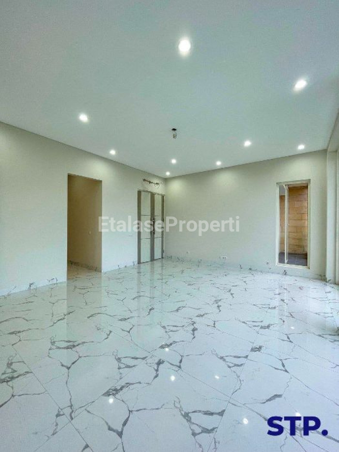 Foto properti TURUN HARGA - Rumah Mewah Kertajaya Indah Timur Blok Favorit + PRIVATE POOL 8