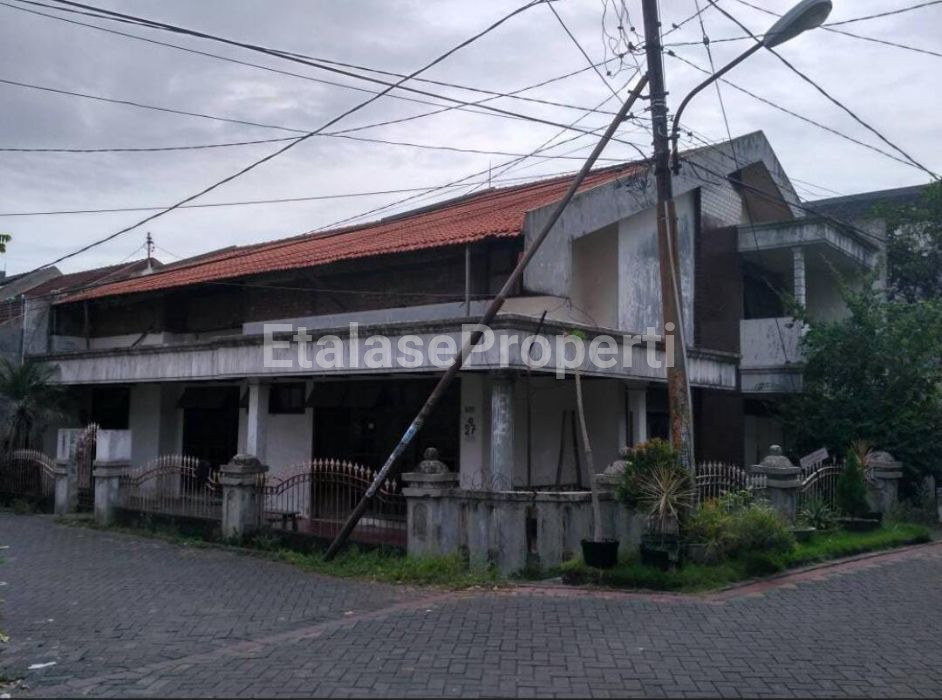 Foto properti Rumah Hook Di Semolowaru Elok Surabaya 1