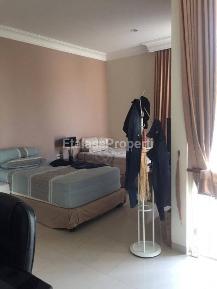 Foto properti Dijual Rumah Villa Bukit Regency 3 Pakuwon Indah SBY Barat Dkt PTC 3