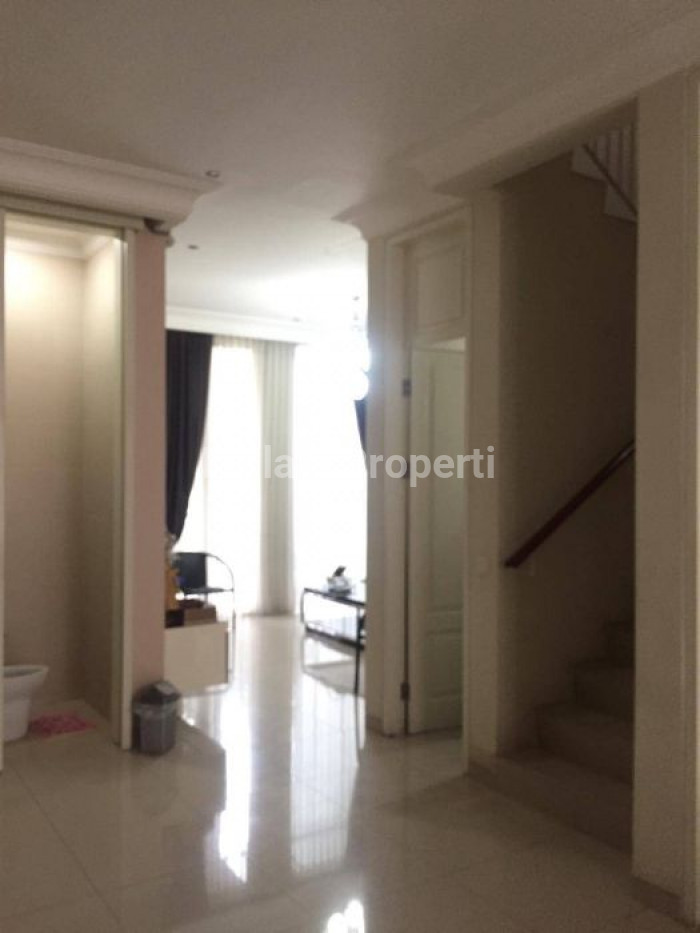 Foto properti Dijual Rumah Villa Bukit Regency 3 Pakuwon Indah SBY Barat Dkt PTC 4