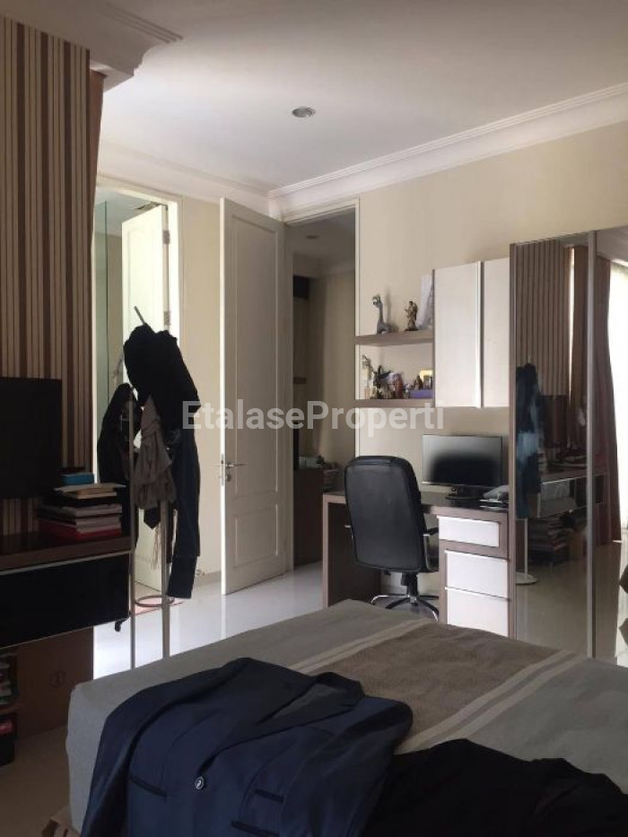 Foto properti Dijual Rumah Villa Bukit Regency 3 Pakuwon Indah SBY Barat Dkt PTC 8