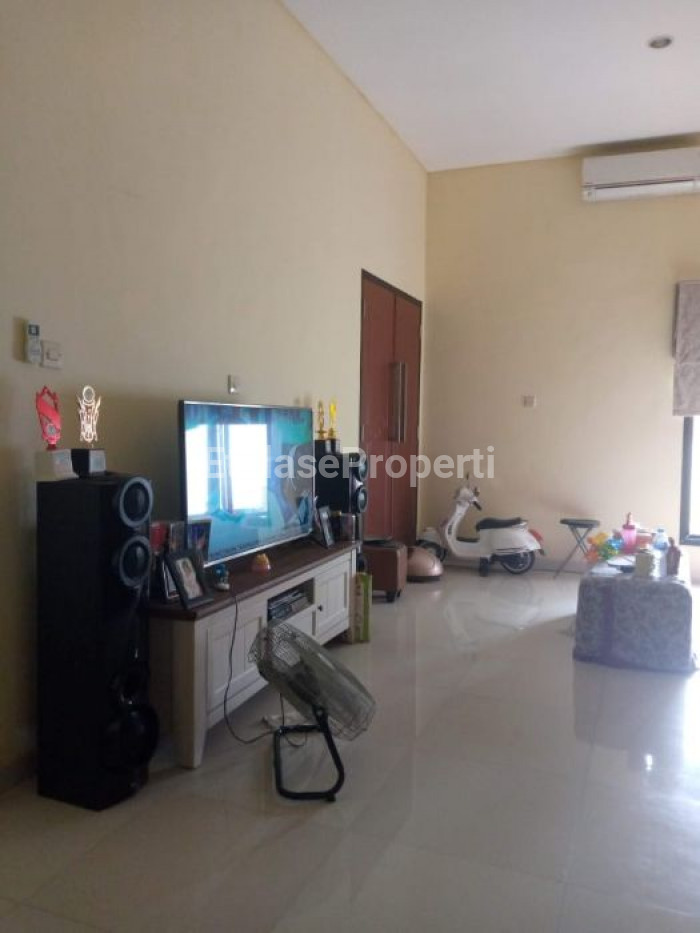 Foto properti Jual Cepat Rumah 2 Lantai Semi Furnish Tira Medayu Surabaya Selatan 5