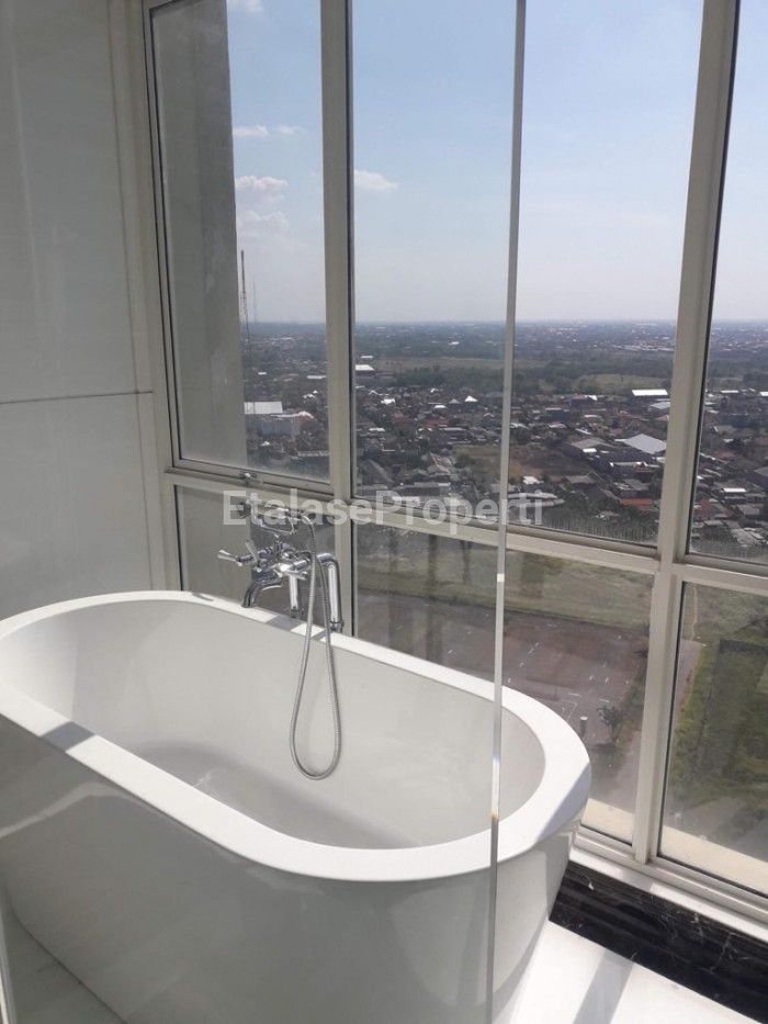 Foto properti Dijual Apartment Mewah 3 Bedroom, The Adhiwangsa, Golf View Residence, Surabaya Barat 2