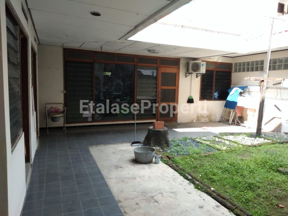 Foto properti Rumah Luas Sangat Dekat Ubaya Tenggilis 2
