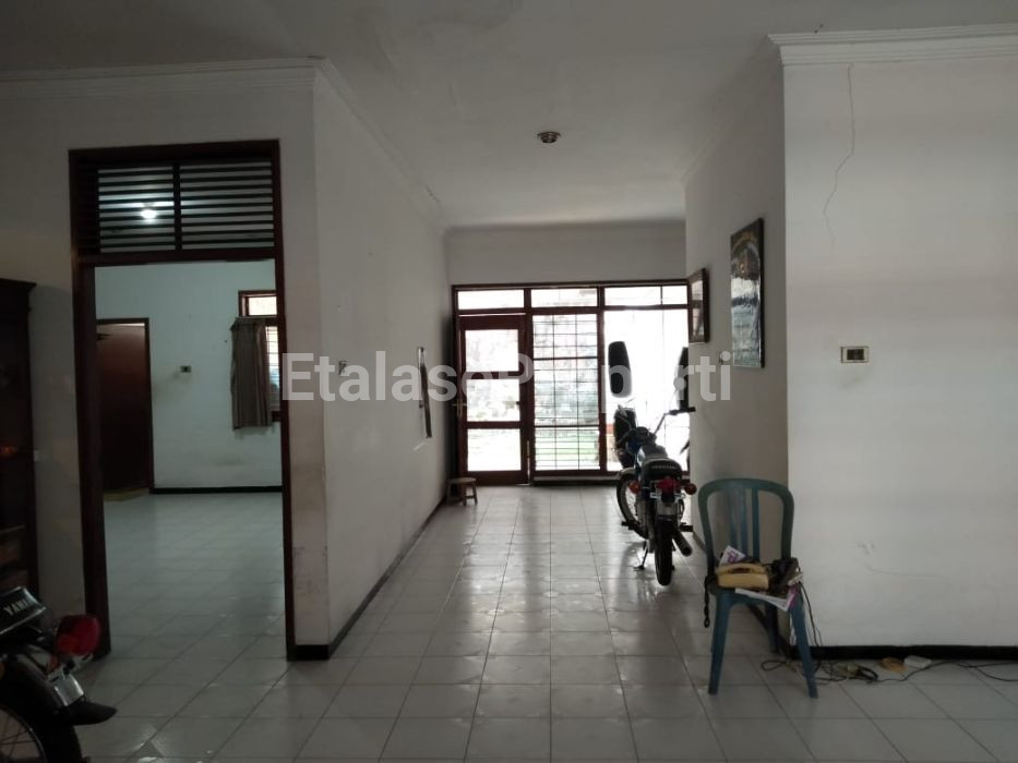 Foto properti Rumah Luas Sangat Dekat Ubaya Tenggilis 3