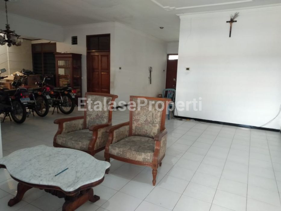Foto properti Rumah Luas Sangat Dekat Ubaya Tenggilis 4