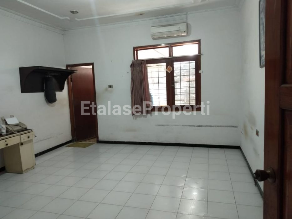 Foto properti Rumah Luas Sangat Dekat Ubaya Tenggilis 5