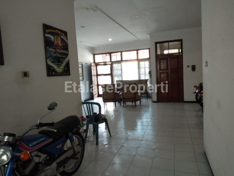 Foto properti Rumah Luas Sangat Dekat Ubaya Tenggilis 6