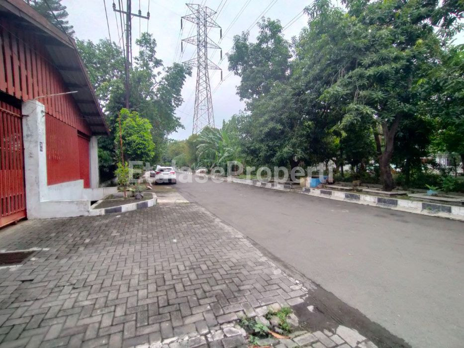 Foto properti Rumah Sangat Luas Dekat Ubaya Tenggilis 5