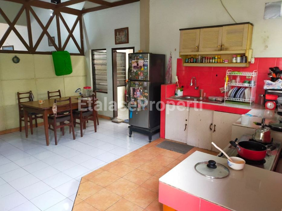 Foto properti Rumah Sangat Luas Dekat Ubaya Tenggilis 8