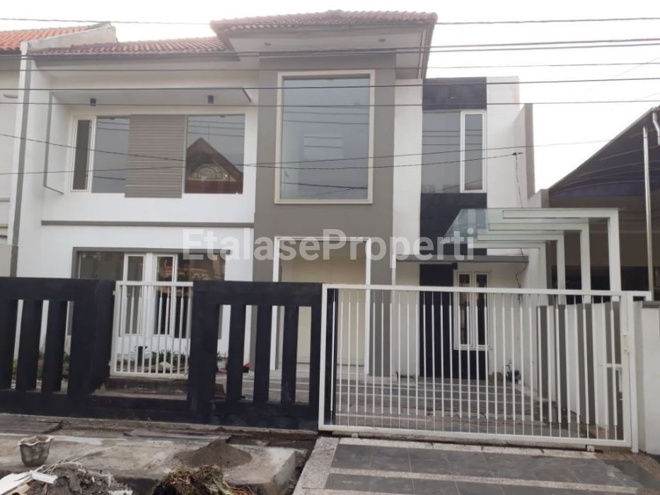 Foto properti MEWAH MINIMALIS! DIJUAL RUMAH NGINDEN INTAN BARAT 1