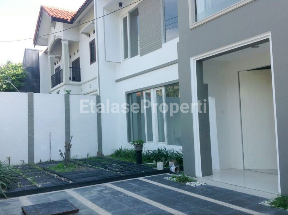 Foto properti MEWAH MINIMALIS! DIJUAL RUMAH NGINDEN INTAN BARAT 3