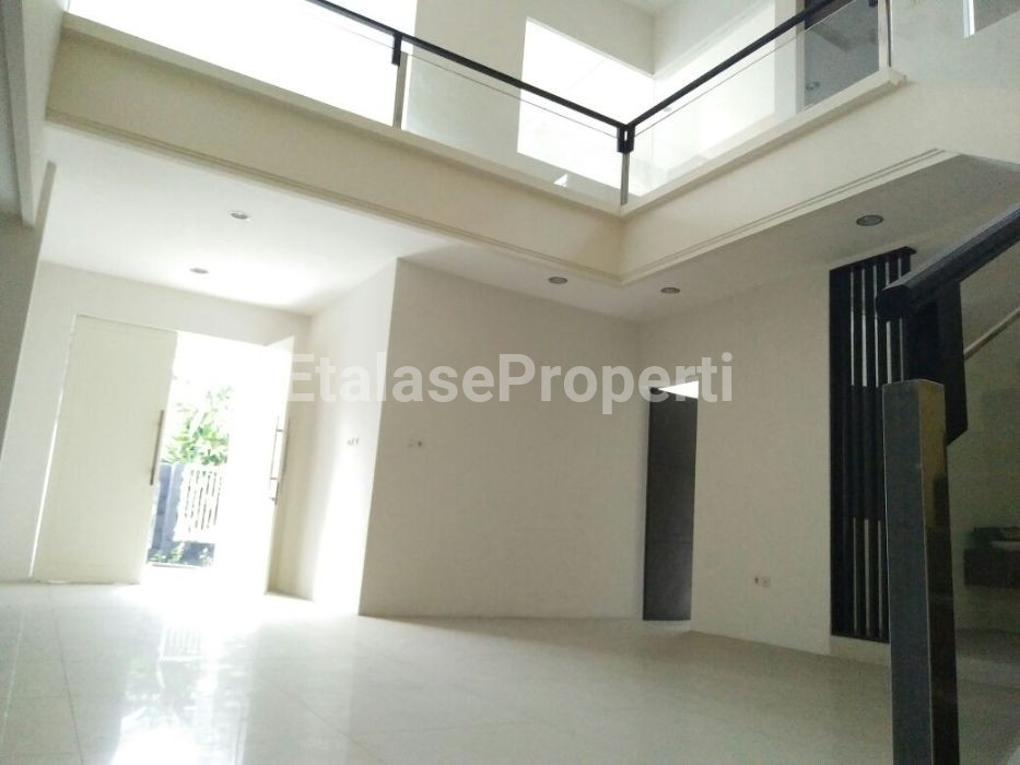 Foto properti MEWAH MINIMALIS! DIJUAL RUMAH NGINDEN INTAN BARAT 9