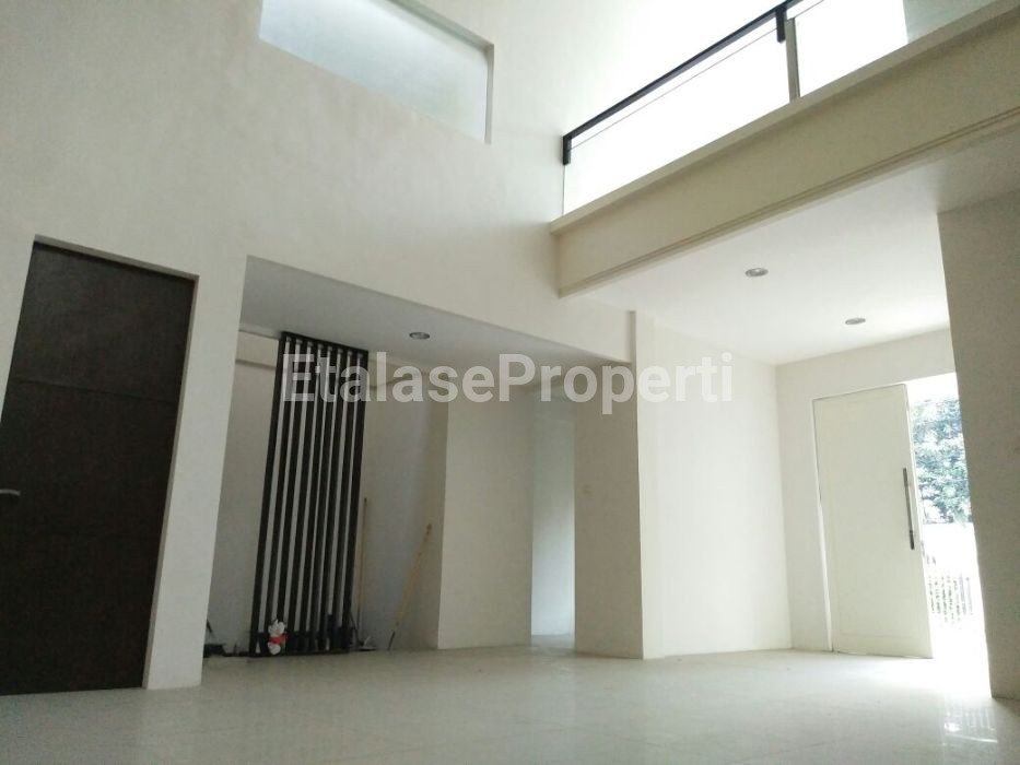 Foto properti MEWAH MINIMALIS! DIJUAL RUMAH NGINDEN INTAN BARAT 10