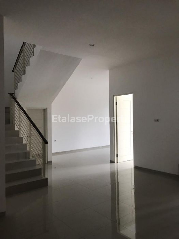 Foto properti BARU GRESS! DIJUAL MURAH RUMAH SEMOLOWARU ELOK 2