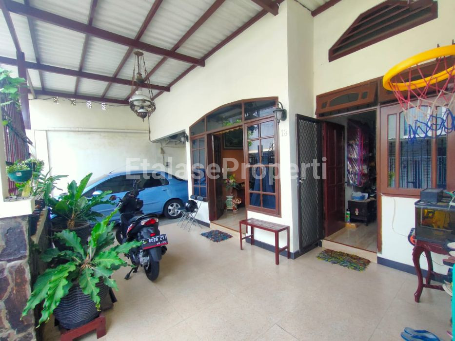 Foto properti Dijual Rumah Klasik Style Jawa Di Sutorejo Selatan 1