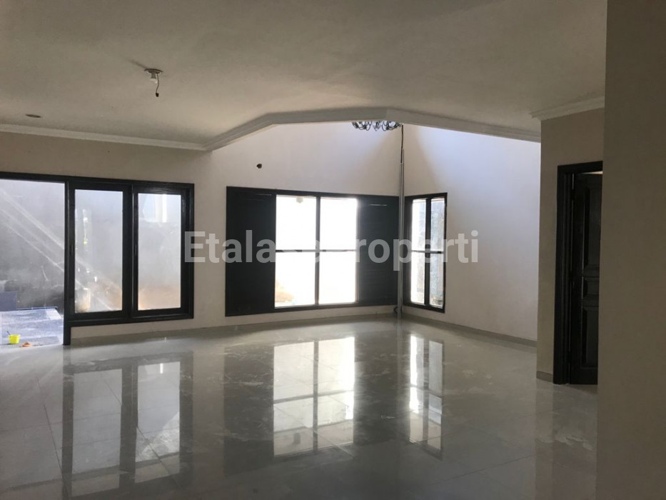 Foto properti Baru Gress Habis Renov! Disewakan Rumah Minimalis Graha Famili Surabaya 3