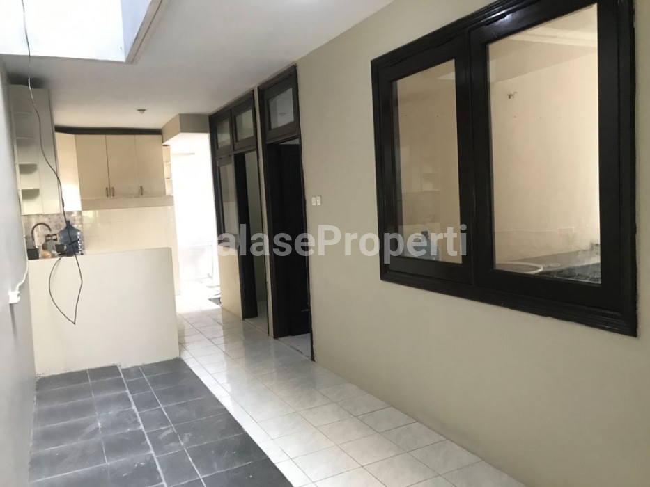 Foto properti Baru Gress Habis Renov! Disewakan Rumah Minimalis Graha Famili Surabaya 5