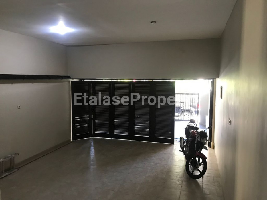 Foto properti Baru Gress Habis Renov! Disewakan Rumah Minimalis Graha Famili Surabaya 7