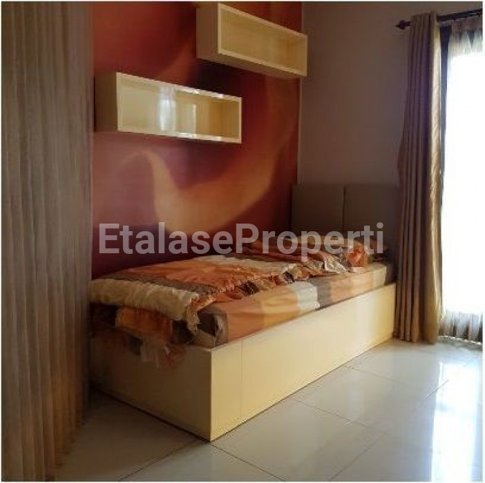 Foto properti TOWN HOUSE Pakuwon Indah Fully Furnished Balcony View POOL Di Riviera Mansion Surabaya Barat 2