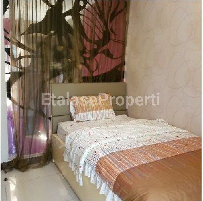 Foto properti TOWN HOUSE Pakuwon Indah Fully Furnished Balcony View POOL Di Riviera Mansion Surabaya Barat 5