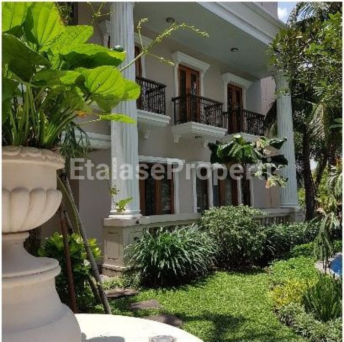 Foto properti TOWN HOUSE Pakuwon Indah Fully Furnished Balcony View POOL Di Riviera Mansion Surabaya Barat 7