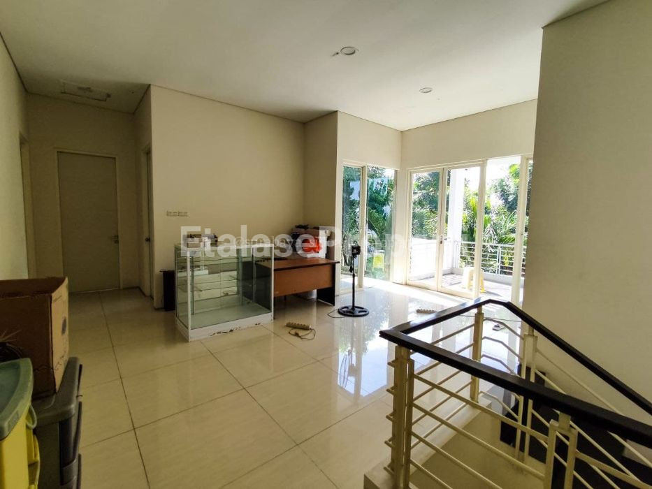 Foto properti Dijual Rumah Graha Famili Surabaya Barat 2